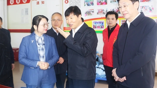 廣西壯族自治區(qū)黨委委員、常委、副書記劉小明蒞臨百裕集團(tuán)環(huán)江車間調(diào)研